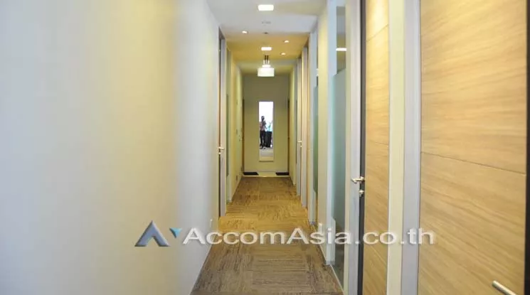 5  Office Space For Rent in Ploenchit ,Bangkok BTS Ploenchit at Q House Ploenchit Service Office AA10196